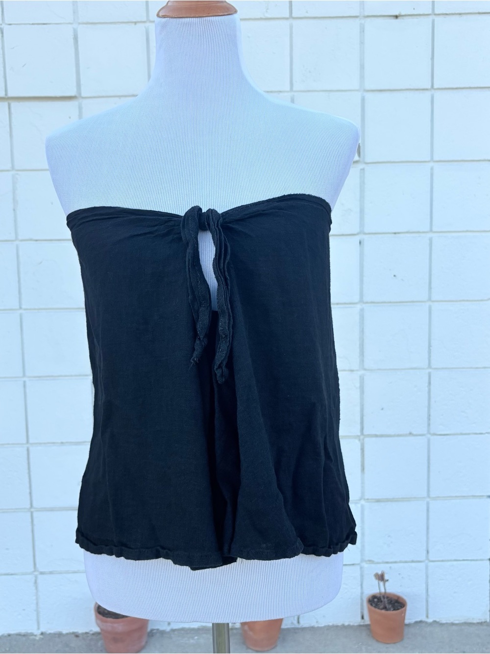 Skylar + Madison Black lightweight Strapless Tie-Front top Size Large